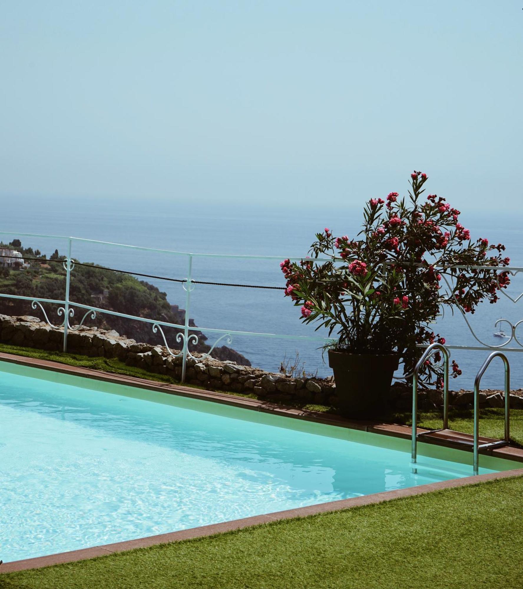 Hotel Piccolo Sant'Andrea Praiano Exteriör bild